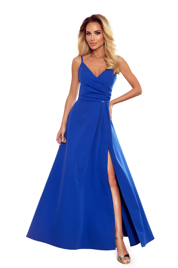 Eleganta zila maxi kleita ar plānām lencītēm un dziļu šķēlumu priekšpusē. Kleita ir ideāli piemērota svinīgiem pasākumiem, piešķirot valkātājai izsmalcinātu un stilīgu izskatu.